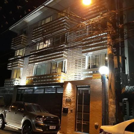 Burgos Hub Hostel Pasay Exterior foto
